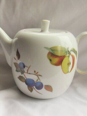 Royal Worcester Evesham Gold Trim 4 Cup Tea Pot      S437